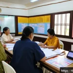 Home 20 사회복지사와 복지 통계 분석법 - A community social work workshop scene in Thailand, showing diverse Thai adults and elderly people a...